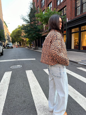 caption_Model wears Scallop Detail Straight Leg Jeans  in UK size 10/ US 6