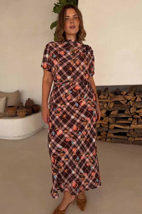 caption_Model is 5ft7” and wears UK size 18/ US 14