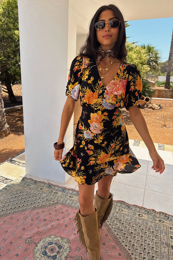 caption_Model is 5ft7” and wears UK size 8/ US 4
